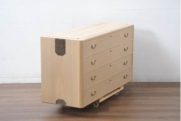 中古　美品　桑材のアクセントと金具が上品な桐箪笥・中段(桐たんす、衣装箪笥、収納箪笥、和タンス、サイドボード、サイドチェスト、ローチェスト、引き出し)(R-082627)