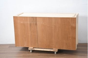 中古　美品　桑材のアクセントと金具が上品な桐箪笥・中段(桐たんす、衣装箪笥、収納箪笥、和タンス、サイドボード、サイドチェスト、ローチェスト、引き出し)(R-082627)