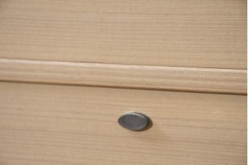 中古　美品　桑材のアクセントと金具が上品な桐箪笥・中段(桐たんす、衣装箪笥、収納箪笥、和タンス、サイドボード、サイドチェスト、ローチェスト、引き出し)(R-082627)
