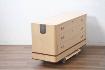 中古　美品　桑材のアクセントと金具が上品な桐箪笥・下段(桐たんす、衣装箪笥、収納箪笥、和タンス、ローチェスト、引き出し)(R-082628)