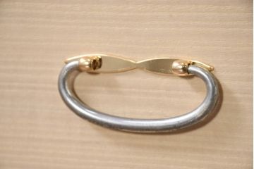 中古　美品　桑材のアクセントと金具が上品な桐箪笥・下段(桐たんす、衣装箪笥、収納箪笥、和タンス、ローチェスト、引き出し)(R-082628)