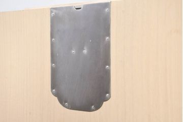 中古　美品　桑材のアクセントと金具が上品な桐箪笥・下段(桐たんす、衣装箪笥、収納箪笥、和タンス、ローチェスト、引き出し)(R-082628)