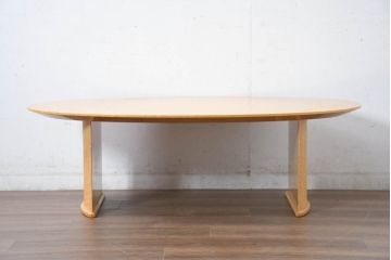 中古　超美品!!　松創(MATSUSO・マツソウ)　バーズアイメープル　お部屋にナチュラルな温もりと洗練された個性をプラスするリビングテーブル(ローテーブル、センターテーブル、オーバルテーブル)(定価約60万円)(R-082630)