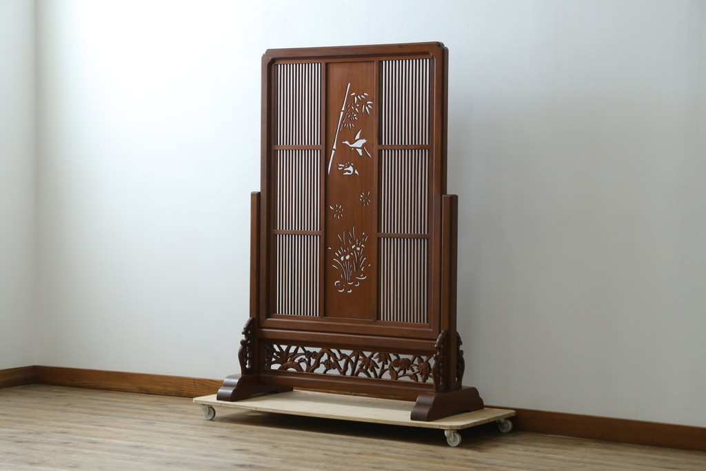 和製ビンテージ　花梨(カリン)材　透かし彫り　彫刻入り　竹梅・花鳥図　緻密な彫刻が施された美しい衝立て　(R-082631)