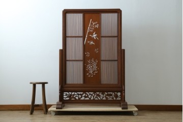 和製ビンテージ　花梨(カリン)材　透かし彫り　彫刻入り　竹梅・花鳥図　緻密な彫刻が施された美しい衝立て　(R-082631)
