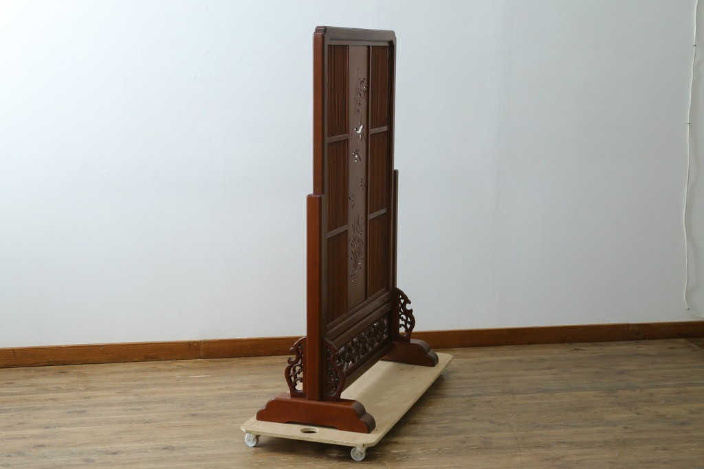 和製ビンテージ　花梨(カリン)材　透かし彫り　彫刻入り　竹梅・花鳥図　緻密な彫刻が施された美しい衝立て　(R-082631)