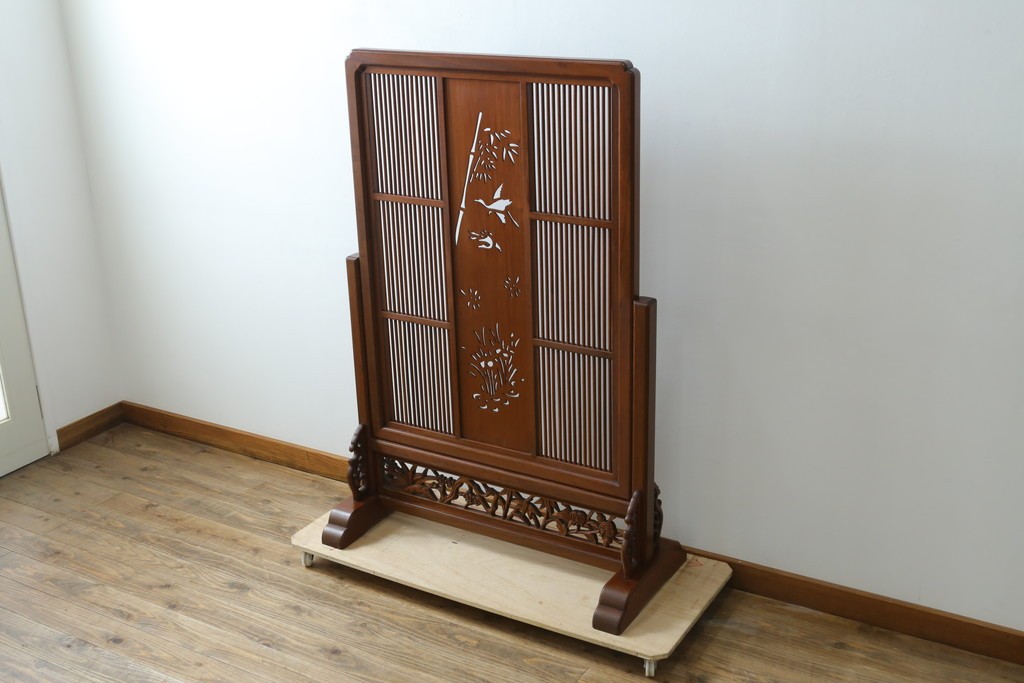 和製ビンテージ　花梨(カリン)材　透かし彫り　彫刻入り　竹梅・花鳥図　緻密な彫刻が施された美しい衝立て　(R-082631)