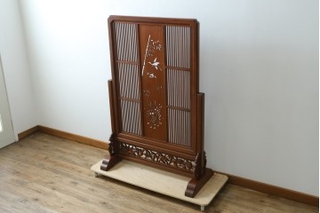 和製ビンテージ　花梨(カリン)材　透かし彫り　彫刻入り　竹梅・花鳥図　緻密な彫刻が施された美しい衝立て　(R-082631)