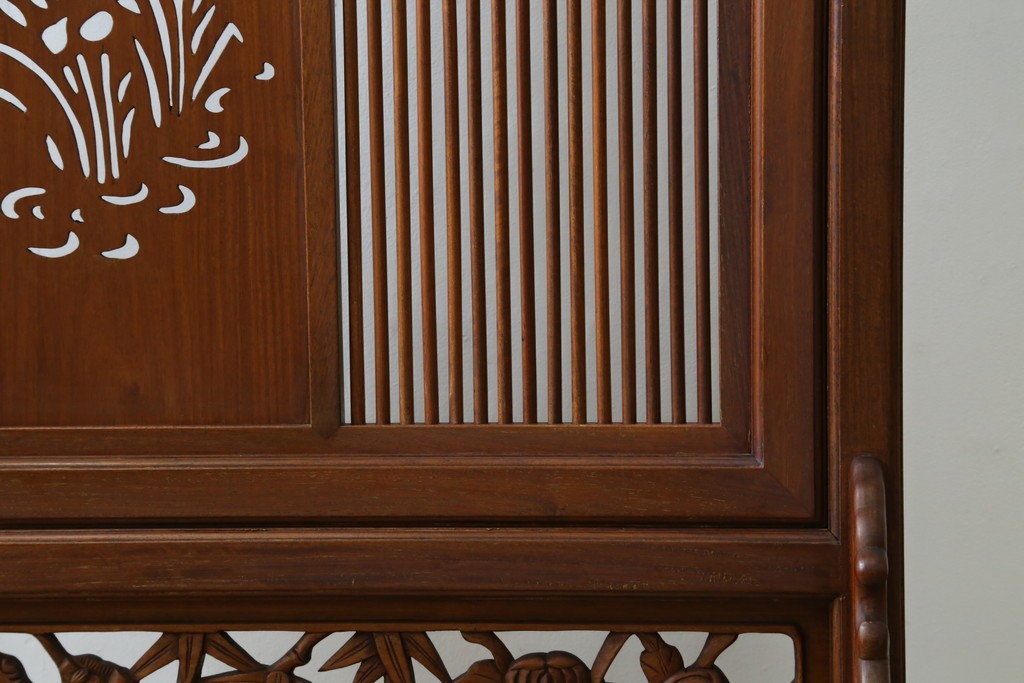 和製ビンテージ　花梨(カリン)材　透かし彫り　彫刻入り　竹梅・花鳥図　緻密な彫刻が施された美しい衝立て　(R-082631)