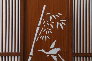 和製ビンテージ　花梨(カリン)材　透かし彫り　彫刻入り　竹梅・花鳥図　緻密な彫刻が施された美しい衝立て　(R-082631)