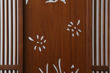 和製ビンテージ　花梨(カリン)材　透かし彫り　彫刻入り　竹梅・花鳥図　緻密な彫刻が施された美しい衝立て　(R-082631)