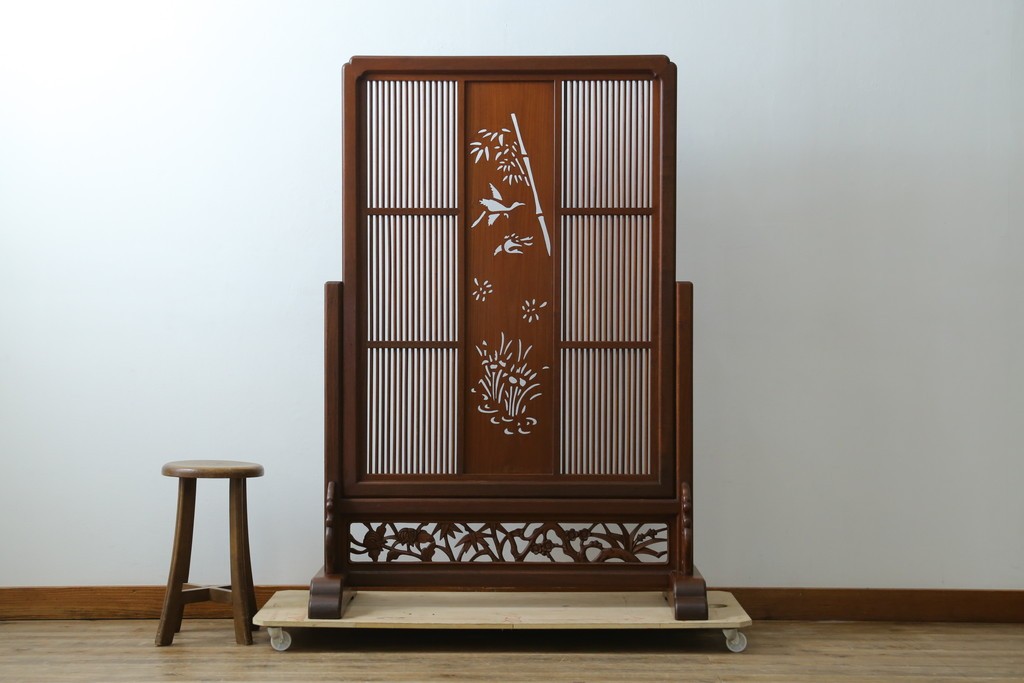 和製ビンテージ　花梨(カリン)材　透かし彫り　彫刻入り　竹梅・花鳥図　緻密な彫刻が施された美しい衝立て　(R-082631)
