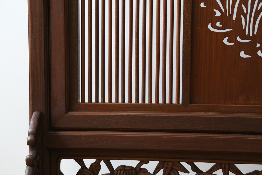 和製ビンテージ　花梨(カリン)材　透かし彫り　彫刻入り　竹梅・花鳥図　緻密な彫刻が施された美しい衝立て　(R-082631)