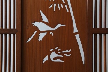 和製ビンテージ　花梨(カリン)材　透かし彫り　彫刻入り　竹梅・花鳥図　緻密な彫刻が施された美しい衝立て　(R-082631)