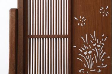 和製ビンテージ　花梨(カリン)材　透かし彫り　彫刻入り　竹梅・花鳥図　緻密な彫刻が施された美しい衝立て(衝い立て、パーテーション、仕切り、ヴィンテージ)(R-082631)