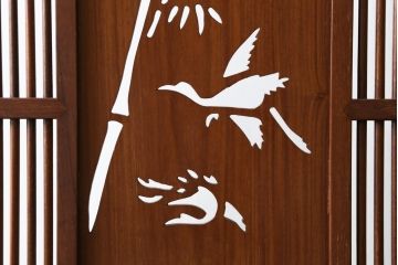和製ビンテージ　花梨(カリン)材　透かし彫り　彫刻入り　竹梅・花鳥図　緻密な彫刻が施された美しい衝立て(衝い立て、パーテーション、仕切り、ヴィンテージ)(R-082631)