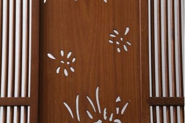 和製ビンテージ　花梨(カリン)材　透かし彫り　彫刻入り　竹梅・花鳥図　緻密な彫刻が施された美しい衝立て(衝い立て、パーテーション、仕切り、ヴィンテージ)(R-082631)