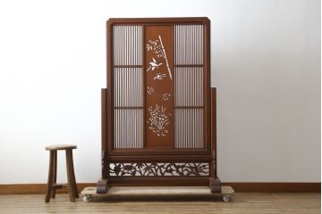和製ビンテージ　花梨(カリン)材　透かし彫り　彫刻入り　竹梅・花鳥図　緻密な彫刻が施された美しい衝立て(衝い立て、パーテーション、仕切り、ヴィンテージ)(R-082631)