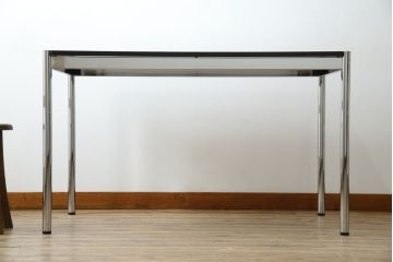 中古　USMハラー(USM Haller)　スタイリッシュなデザインがかっこいいシンプルなテーブル(ダイニングテーブル、食卓、4人掛け)(R-082632)