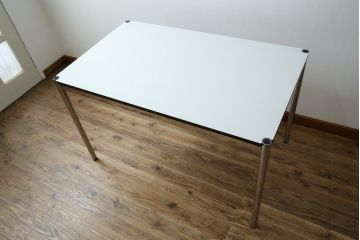 中古　USMハラー(USM Haller)　スタイリッシュなデザインがかっこいいシンプルなテーブル(ダイニングテーブル、食卓、4人掛け)(R-082632)