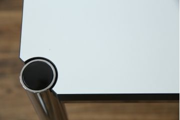 中古　USMハラー(USM Haller)　スタイリッシュなデザインがかっこいいシンプルなテーブル(ダイニングテーブル、食卓、4人掛け)(R-082632)