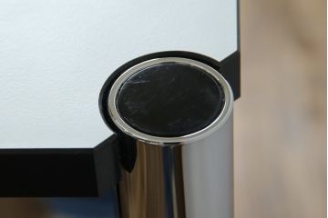 中古　USMハラー(USM Haller)　スタイリッシュなデザインがかっこいいシンプルなテーブル(ダイニングテーブル、食卓、4人掛け)(R-082632)