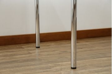 中古　USMハラー(USM Haller)　スタイリッシュなデザインがかっこいいシンプルなテーブル(ダイニングテーブル、食卓、4人掛け)(R-082632)