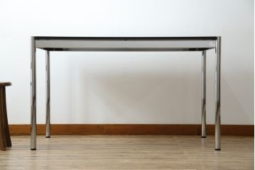 中古　USMハラー(USM Haller)　スタイリッシュなデザインがかっこいいシンプルなテーブル(ダイニングテーブル、食卓、4人掛け)(R-082632)