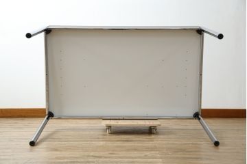 中古　USMハラー(USM Haller)　スタイリッシュなデザインがかっこいいシンプルなテーブル(ダイニングテーブル、食卓、4人掛け)(R-082632)