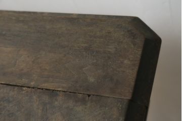 フランスアンティーク　ウォールナット材　彫刻入り　上品なカービングが魅力的なコンソールテーブル(サイドテーブル、机、ワークデスク、在宅ワーク用、在宅用、花台、飾り台)(R-082633)
