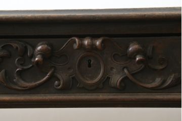 フランスアンティーク　ウォールナット材　彫刻入り　上品なカービングが魅力的なコンソールテーブル(サイドテーブル、机、ワークデスク、在宅ワーク用、在宅用、花台、飾り台)(R-082633)