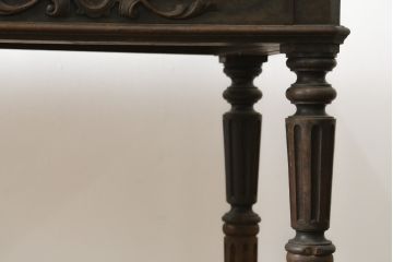 フランスアンティーク　ウォールナット材　彫刻入り　上品なカービングが魅力的なコンソールテーブル(サイドテーブル、机、ワークデスク、在宅ワーク用、在宅用、花台、飾り台)(R-082633)