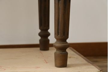 フランスアンティーク　ウォールナット材　彫刻入り　上品なカービングが魅力的なコンソールテーブル(サイドテーブル、机、ワークデスク、在宅ワーク用、在宅用、花台、飾り台)(R-082633)