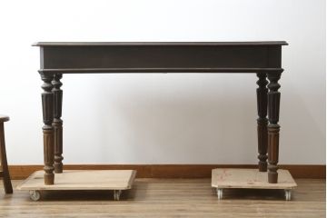 フランスアンティーク　ウォールナット材　彫刻入り　上品なカービングが魅力的なコンソールテーブル(サイドテーブル、机、ワークデスク、在宅ワーク用、在宅用、花台、飾り台)(R-082633)