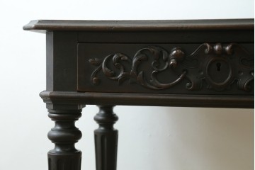 フランスアンティーク　1890年頃　ウォールナット材　彫刻入り　2杯の引き出しを備えたコンソールテーブル　(R-082633)