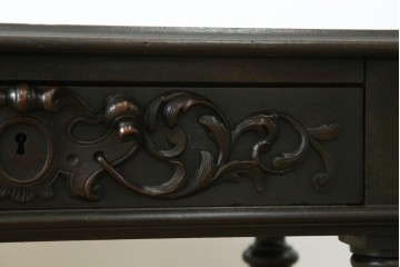 フランスアンティーク　1890年頃　ウォールナット材　彫刻入り　2杯の引き出しを備えたコンソールテーブル　(R-082633)