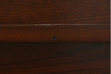 中古　寿楽　欅(ケヤキ)材　隠し付き　存在感のある金具付きの民芸箪笥　(R-082635)