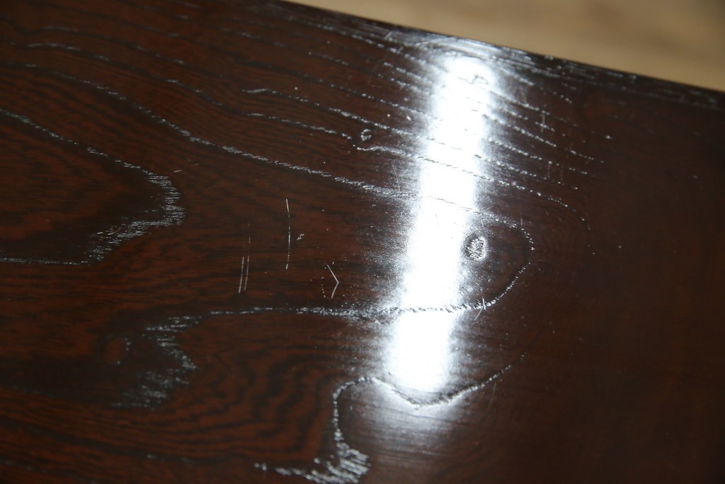 中古　寿楽　欅(ケヤキ)材　隠し付き　存在感のある金具付きの民芸箪笥　(R-082635)