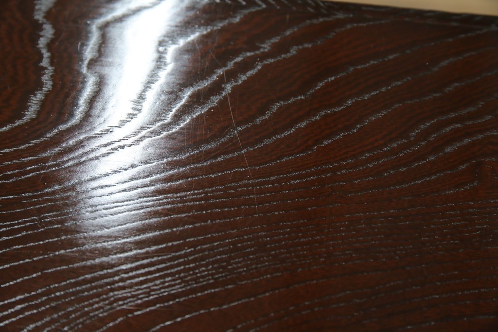 中古　寿楽　欅(ケヤキ)材　隠し付き　存在感のある金具付きの民芸箪笥　(R-082635)