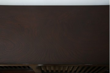 中古　寿楽　欅(ケヤキ)材　隠し付き　存在感のある金具付きの民芸箪笥　(R-082635)