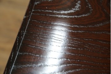 中古　寿楽　欅(ケヤキ)材　隠し付き　存在感のある金具付きの民芸箪笥　(R-082635)