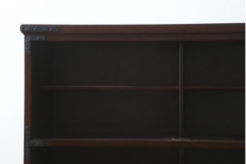 中古　寿楽　欅(ケヤキ)材　隠し付き　存在感のある金具付きの民芸箪笥(サイドボード、リビングボード、食器棚、収納棚、戸棚、カップボード、サイドキャビネット)(R-082635)