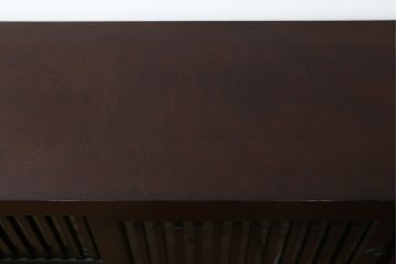 中古　寿楽　欅(ケヤキ)材　隠し付き　存在感のある金具付きの民芸箪笥(サイドボード、リビングボード、食器棚、収納棚、戸棚、カップボード、サイドキャビネット)(R-082635)