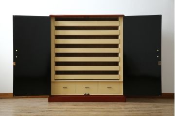 中古　美品!!　高級品!!　総漆塗り　艶やかな朱塗りが美しい色合いの総桐着物箪笥(衣装箪笥、収納箪笥、和タンス、桐たんす、桐箪笥)(定価推定約120万円)(R-082636)
