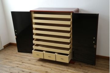 中古　美品!!　高級品!!　総漆塗り　艶やかな朱塗りが美しい色合いの総桐着物箪笥(衣装箪笥、収納箪笥、和タンス、桐たんす、桐箪笥)(定価推定約120万円)(R-082636)