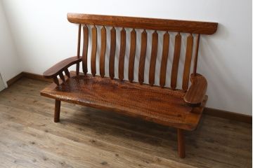 中古　美品　宮崎県　アトリエミヤタ (miyata)　欅(ケヤキ)材　クス材　木の風合いを楽しめるあぐらベンチ(長椅子、長イス、板座チェア)(定価約43万円)(R-082637)