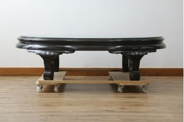 中古　民芸家具　オーバル型　ガラス天板付き　鳳凰(ホウオウ)　華やかなお部屋を演出する螺鈿細工が素敵な座卓(ローテーブル、センターテーブル、リビングテーブル)(定価約70万円)(R-082638)