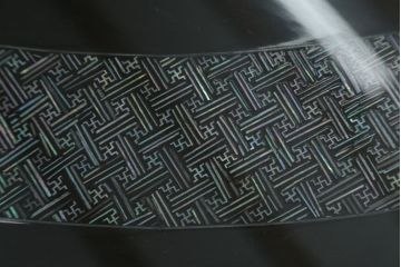 中古　民芸家具　オーバル型　ガラス天板付き　鳳凰(ホウオウ)　華やかなお部屋を演出する螺鈿細工が素敵な座卓(ローテーブル、センターテーブル、リビングテーブル)(定価約70万円)(R-082638)