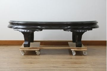 中古　民芸家具　オーバル型　ガラス天板付き　鳳凰(ホウオウ)　華やかなお部屋を演出する螺鈿細工が素敵な座卓(ローテーブル、センターテーブル、リビングテーブル)(定価約70万円)(R-082638)
