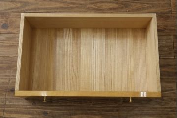 中古　美品　高級品!!　松創(MATSUSO・マツソウ)　バーズアイメープル　曲げガラス　品のある佇まいのドレッサーとスツールのセット(化粧台、鏡台、ミラー、イス、椅子、飾り棚、ガラスケース、収納棚、戸棚、引き出し、ドレッシングチェスト)(定価約173万円)(R-082639)